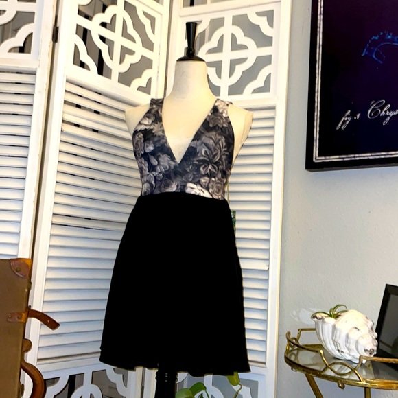 🛑SOLD🛑Show Me Your MuMu ✨NWT✨ Size S - Sexy Deep Plunge, Open Back Dress🌸! - Picture 2 of 13